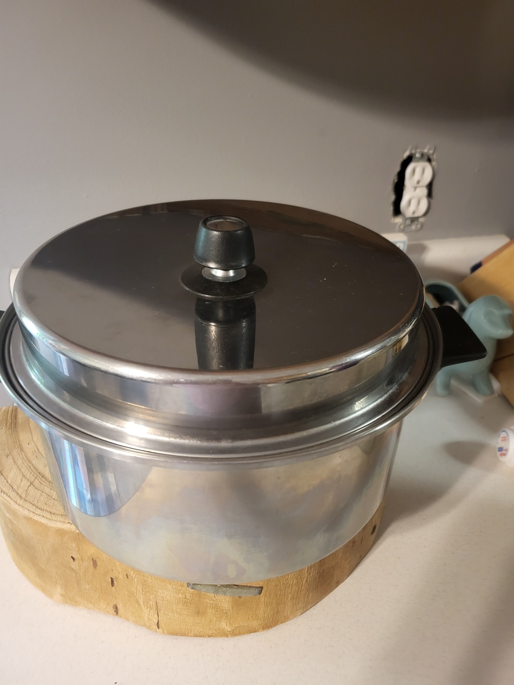 Vintage Regal 6 Qt Stock Pot 3 Ply 18-8 Stainless Steel & Lid